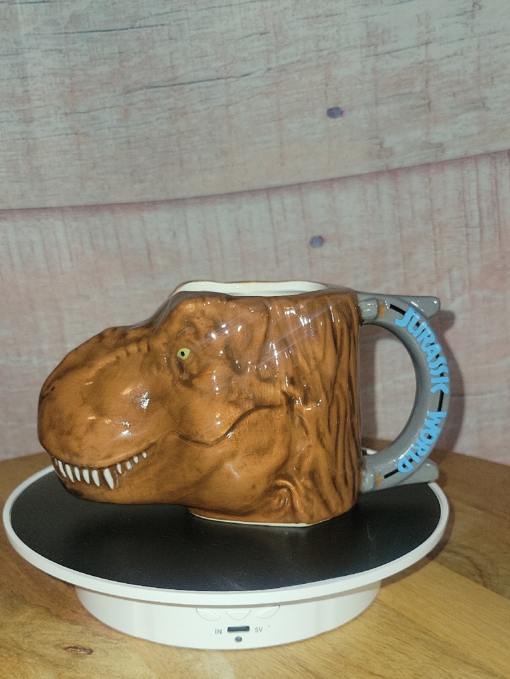 Jurassic World Tyrannosaurus Mug - Picture 4 of 9